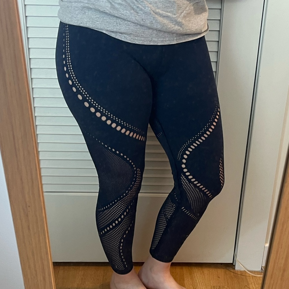 Lululemon Women’s Navy Blue Leggings